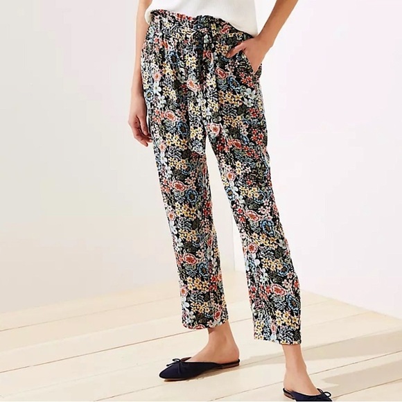LOFT Floral Pull On Tapered Cargo Pants Garden Bouquet Womens Size Medium - Picture 1 of 8